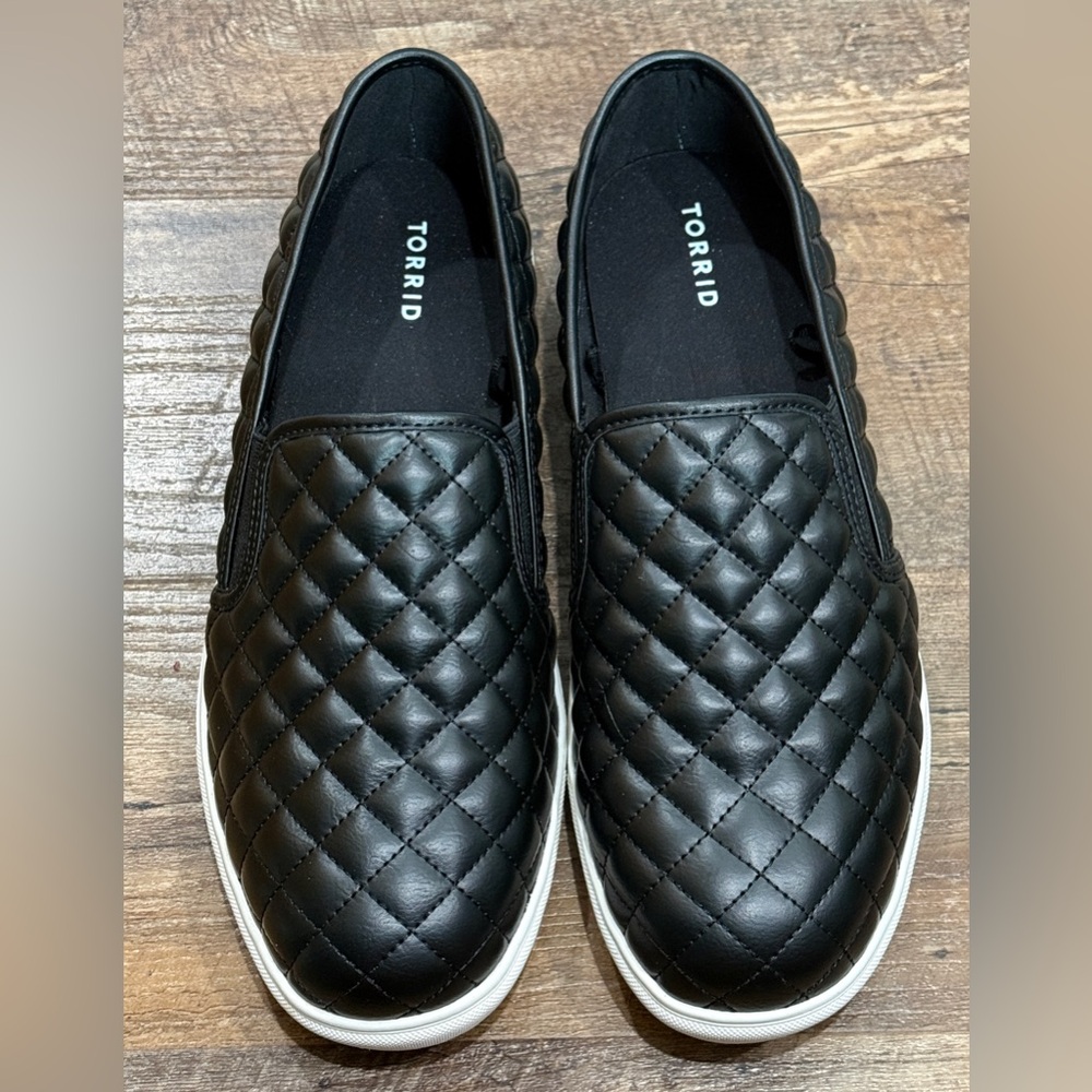 ⭐️NEW⭐️ Torrid 13WW Quilted Slip On Sneaker - Black